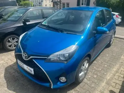 Gebraucht Toyota Yaris Lounge 99 PS (72 kW) 2016 Blau Limousine