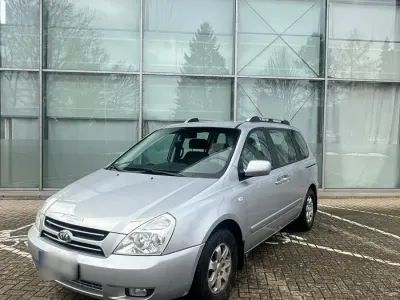 Gebraucht Kia Carnival EX 190 PS (139 kW) 2009 Silber Van / Kleinbus