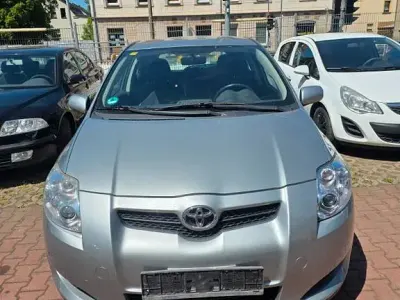 Gebraucht Toyota Auris 101 PS (74 kW) 2009 Silber Kleinwagen