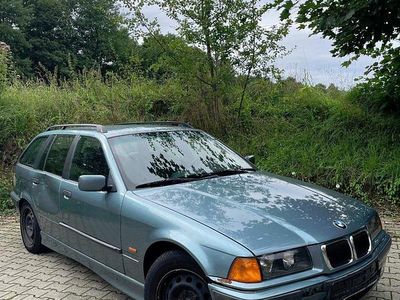 BMW 323