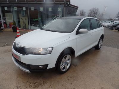 Weiß Gebraucht 2015 Skoda Rapid ScoutLine Limousine | 19.190 €