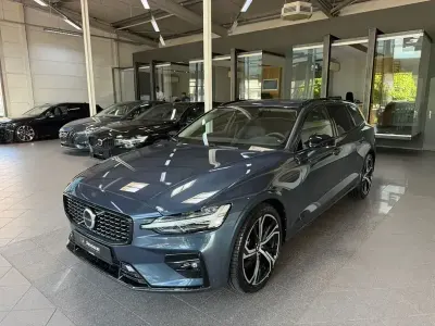 Gebraucht Volvo V60 Plus 197 PS (144 kW) 2024 Denim blue / metallic (metallic) Kombi
