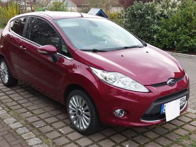 Gebraucht Ford Fiesta Titanium 112 PS (82 kW) 2010 Rot Kleinwagen