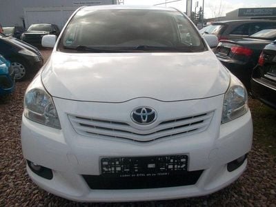 Gebraucht Toyota Verso Life 177 PS (130 kW) 2011 Weiß Van / Kleinbus