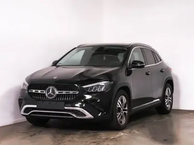 Gebraucht Mercedes GLA180 Advanced 136 PS (100 kW) 2025 Kosmosschwarz SUV