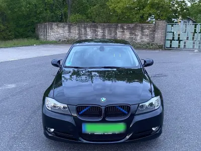 Gebraucht BMW 318 143 PS (105 kW) 2011 Schwarz Limousine