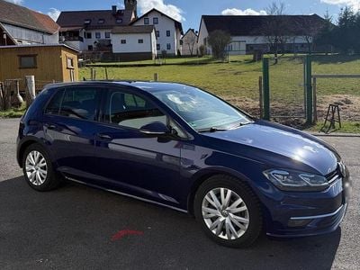 Gebraucht VW Golf VII Highline 125 PS (91 kW) 2017 Blau Kleinwagen