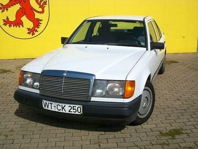 Gebraucht Mercedes E300 179 PS (131 kW) 1986 Weiß Limousine