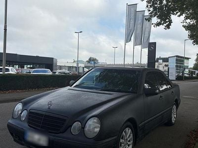 Mercedes E200