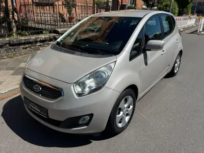 Gebraucht Kia Venga 125 PS (91 kW) 2010 Gold Kleinwagen