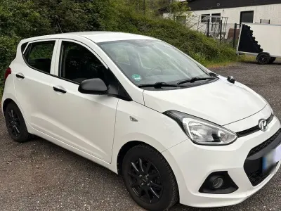 Gebraucht Hyundai i10 67 PS (49 kW) 2015 Weiß Kleinwagen