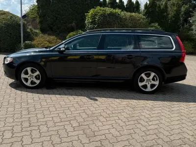 Gebraucht Volvo V70 Momentum 175 PS (128 kW) 2010 Schwarz Kombi