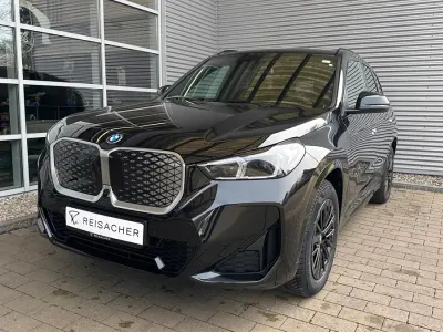 Gebraucht BMW iX1 Shadowline 150 kW (204 PS) 2026 Saphirschwarz metallic SUV