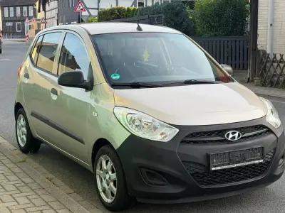 Gebraucht Hyundai i10 69 PS (50 kW) 2012 Braun Kleinwagen