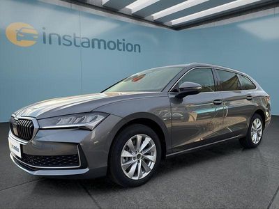 Neu Skoda Superb 193 PS (141 kW) 2025 Grau Kombi