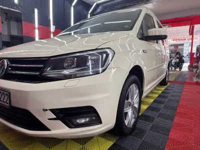 Second-hand VW Caddy Maxi Family 102 CP (75 kW) 2016 Galben Monovolum
