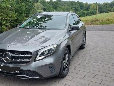 Mercedes GLA220