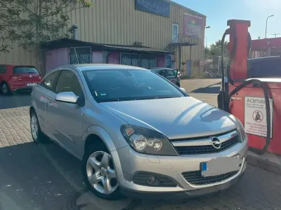 Gebraucht Opel Astra GTC 140 PS (102 kW) 2008 Silber Coupé