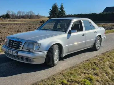 Gebraucht Mercedes E500 326 PS (239 kW) 1991 Silber Limousine