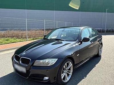 Gebraucht BMW 318 143 PS (105 kW) 2010 Schwarz Limousine