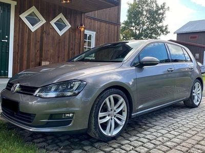 Grau Gebraucht 2015 VW Golf VII Highline Limousine | 13.700 € (Fairer Preis)