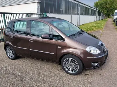 Gebraucht Lancia Musa 95 PS (69 kW) 2011 Braun Van / Kleinbus