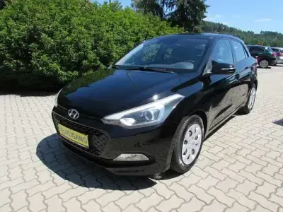 Gebraucht Hyundai i20 Trend 84 PS (61 kW) 2017 Schwarz Limousine