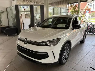 Używany VW Tiguan Goal 150 KM (110 kW) 2025 Biały SUV