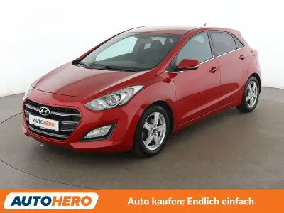 Gebraucht Hyundai i30 Passion 101 PS (74 kW) 2017 Rot Limousine