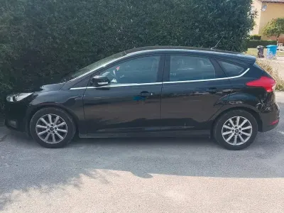 Gebraucht Ford Focus Titanium 125 PS (91 kW) 2015 Schwarz Limousine