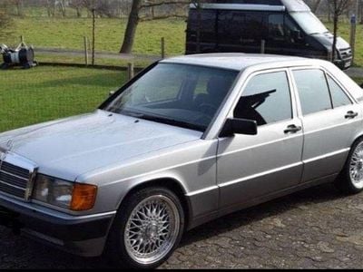 Usata Mercedes 190 75 CV (55 kW) 1992 Argento Berlina