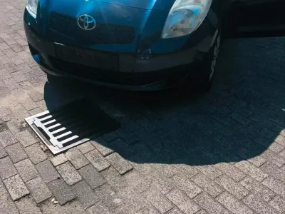 Gebraucht Toyota Yaris 87 PS (63 kW) 2006 Blau Kleinwagen