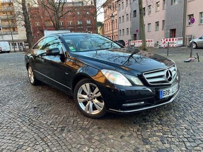 Gebraucht Mercedes E250 Elegance 204 PS (150 kW) 2011 Schwarz Coupé