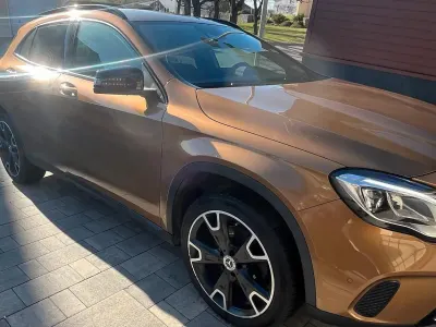 Gebraucht Mercedes GLA220 185 PS (136 kW) 2017 Gold SUV