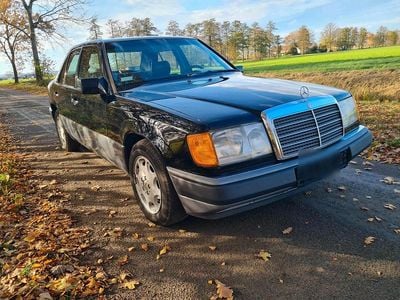 Schwarz Gebraucht 1992 Mercedes E420 Limousine | 14.999 €