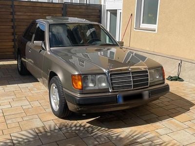 Second-hand Mercedes 200 75 CP (55 kW) 1992 Maro Berlinǎ