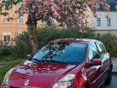 Rot Gebraucht 2009 Renault Clio II Kleinwagen | 2.900 €