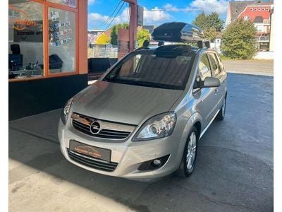 Grau Gebraucht 2010 Opel Zafira Sport Van / Kleinbus | 6.690 € (Teuer)