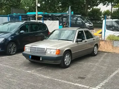 Gebraucht Mercedes 190 109 PS (80 kW) 1991 Gold Limousine