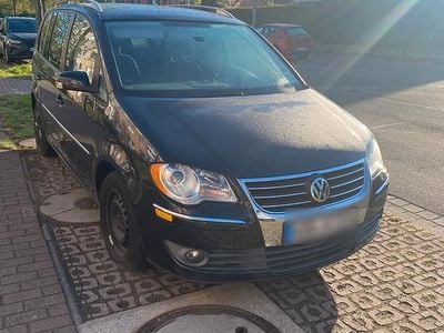 Second-hand VW Touran 140 CP (102 kW) 2007 Negru Monovolum