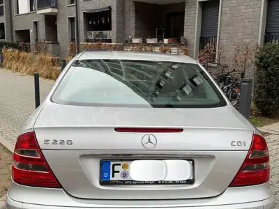 Gebraucht Mercedes E220 Classic 150 PS (110 kW) 2004 Limousine
