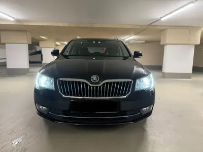 Gebraucht Skoda Superb Exclusive 140 PS (102 kW) 2013 Schwarz Kombi