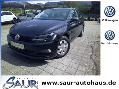 Gebraucht VW Polo Trendline 65 PS (47 kW) 2018 Deep black perleffekt (metallic) Kleinwagen