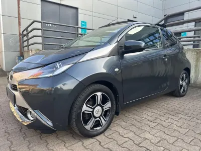 Gebraucht Toyota Aygo X-clusiv 69 PS (50 kW) 2016 Grau Kleinwagen
