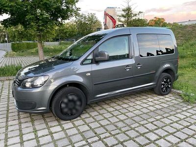 gebraucht VW Caddy Benzin 104-PS 5-Sitze AHK Scheckheft