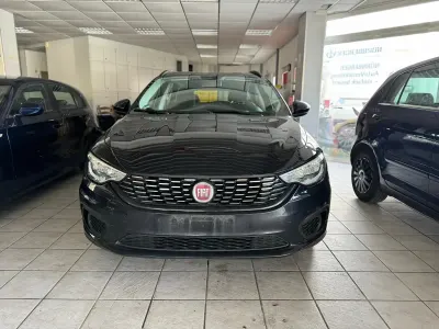 Gebraucht Fiat Tipo 95 PS (69 kW) 2018 Schwarz Kombi