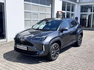 Neu Toyota Yaris Cross 131 PS (96 kW) 2026 Marlingrau metallic SUV