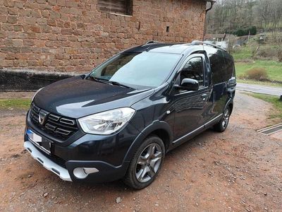 Usata Dacia Dokker Celebration 90 CV (66 kW) 2018 Grigio Monovolume