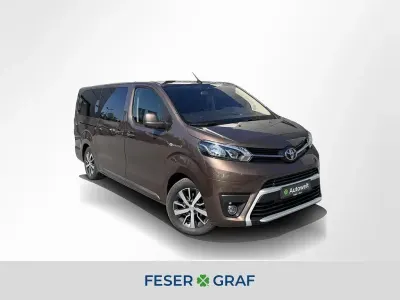 Usata Toyota Proace Verso Team 100 kW (136 CV) 2023 Marrone Station wagon