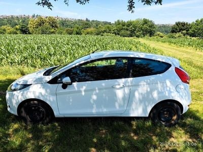 Gebraucht Ford Fiesta Champions Edition 60 PS (44 kW) 2012 Weiß Kleinwagen